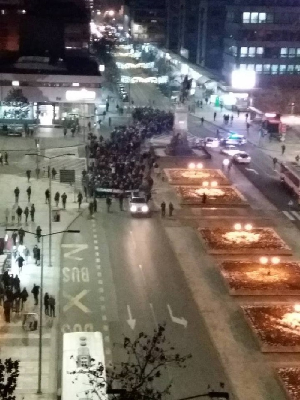 Đilas i Savez dovodili ljude iz cele Srbije u Kruševac, dovukli ŠAKU JADA! Dominirali oni koji bi da ubiju Vučića i siluju Anu Brnabić