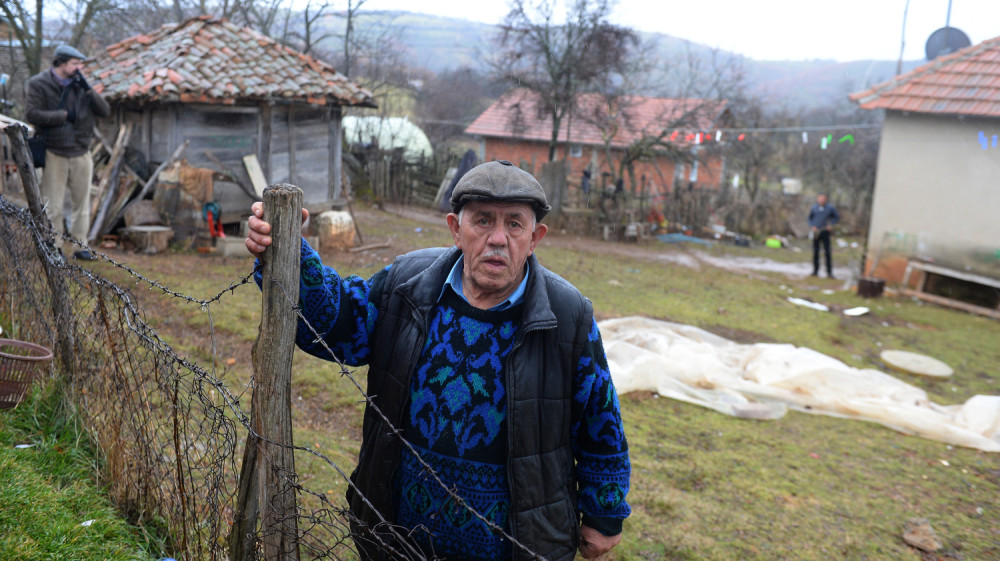 Hrane i lekova ima za još nekoliko dana, a kad padne mrak ljudi ne izlaze na ulice!