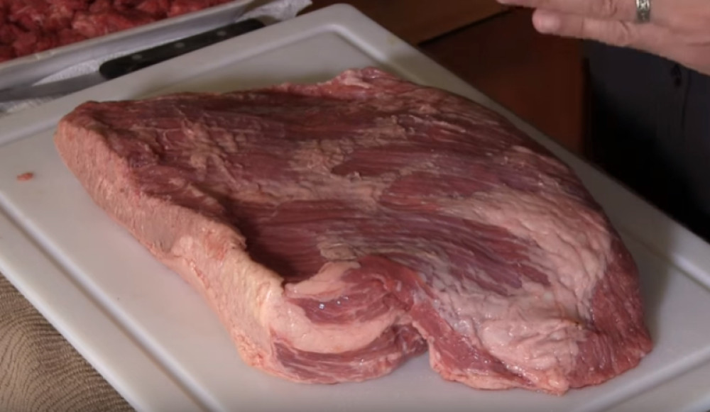 Ovaj snimak pokazuje šta nam PODMEĆU i kakvo meso jedemo. Dvaput ćete razmisliti kada kupujete! (VIDEO)