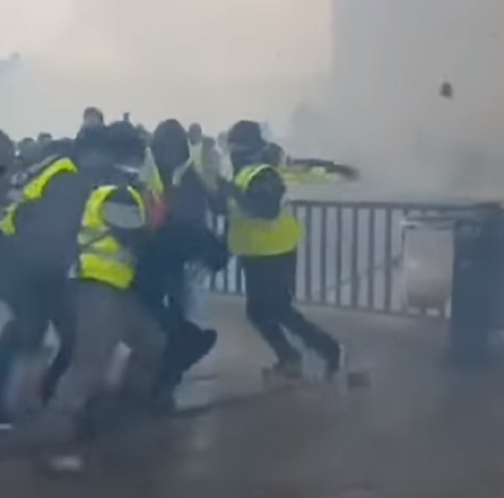 Primoravaju ljude da rade više za manje novca! Narod se bori svim silama!