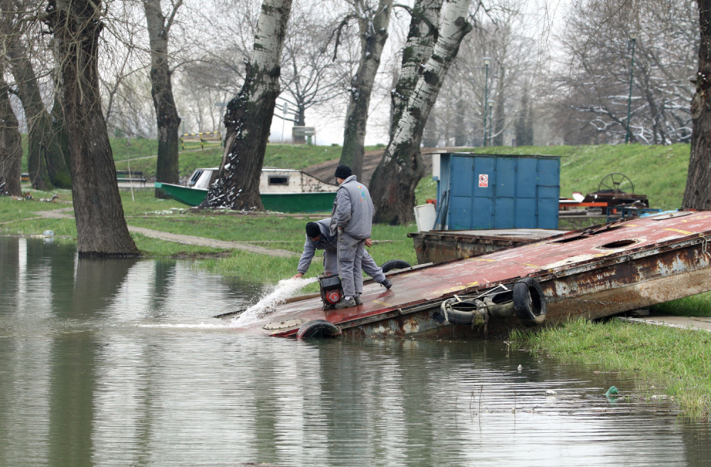 Beograđanin je jutros u vodi ugledao STRAVIČAN PRIZOR!
