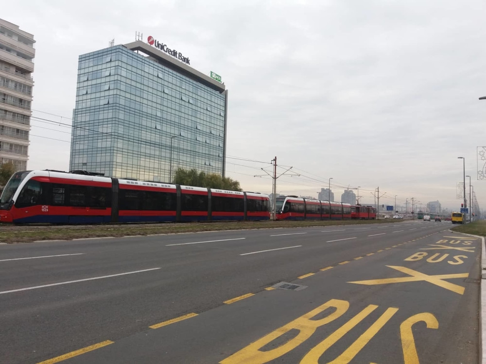 Zapanjujuć prizor na Novom Beogradu! Građani histerišu, vrište, neki i plaču od muke! (FOTO)