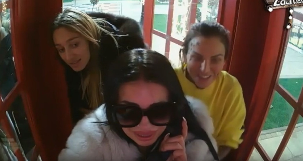 ZERINA SE SLOMILA ZBOG MAMINOG POZIVA: Plakala kao kiša kada je ugledala ćerku, a zbog jednog detalja strašno se zabrinula