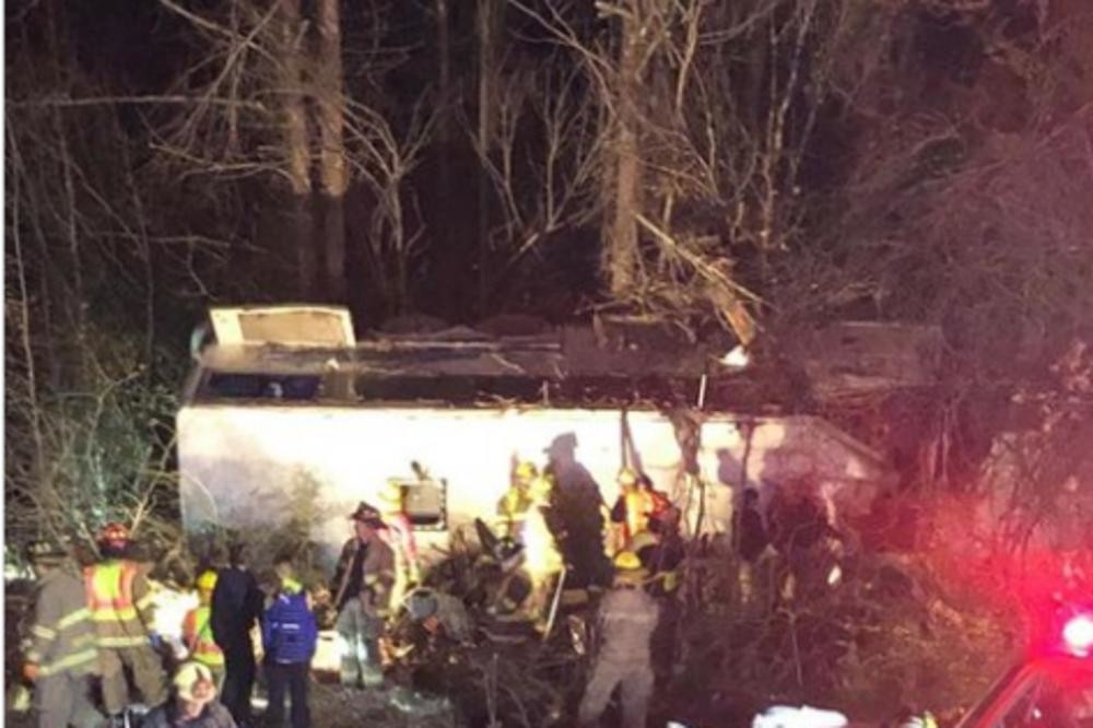 Autobus pun fudbalera SLETEO SA PUTA I PREVRNUO SE!  Jedno dete poginulo, ostali TEŠKO POVREĐENI! (VIDEO + FOTO)