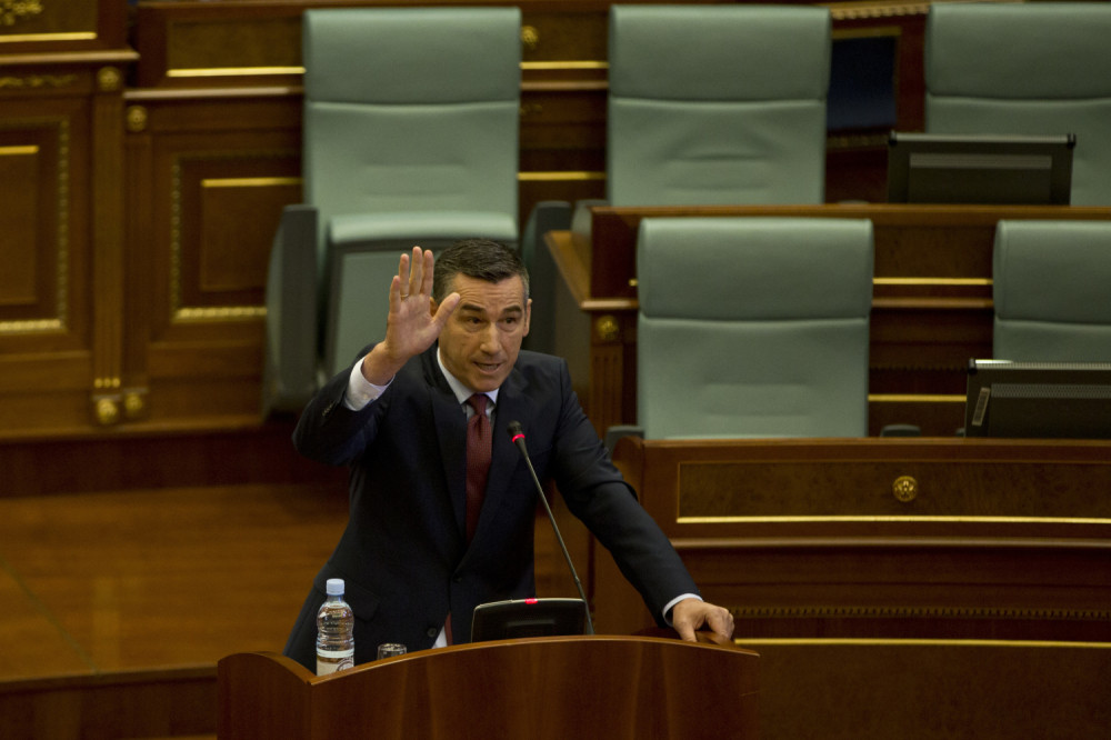 Kadriju Veselju su hakovali profil na Tviteru i okačili fotografiju od koje je njega STID I SRAMOTA!