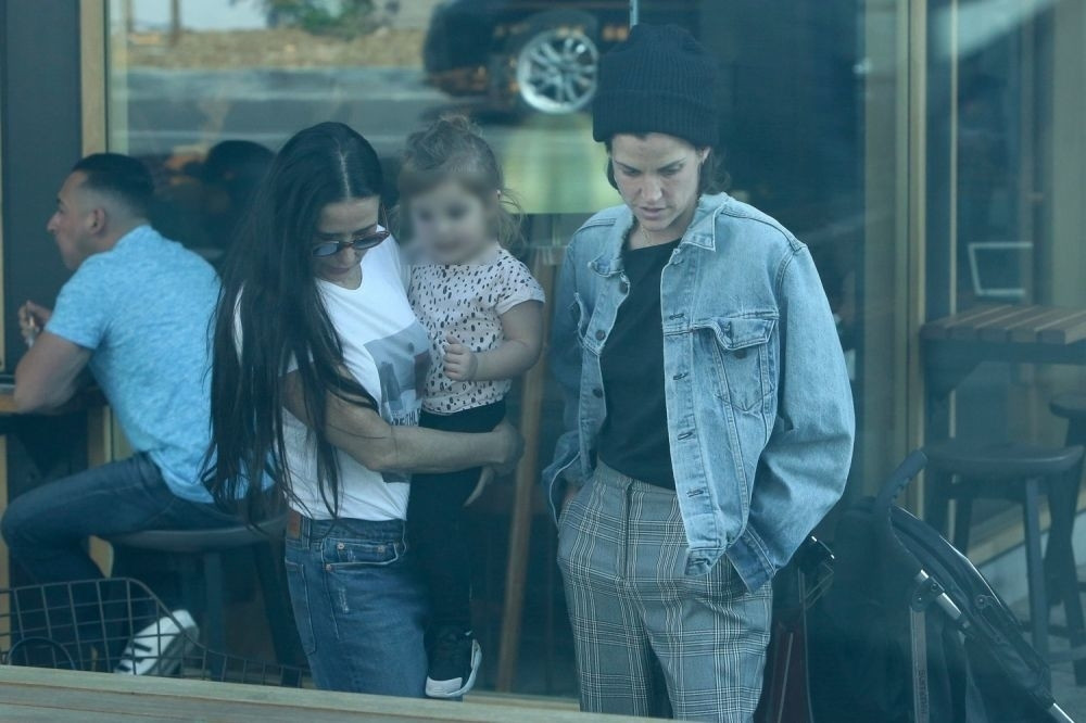 LJUBAV O KOJOJ BRUJI SVET Paparaco uhvatio Demi Mur i Srpkinju u emotivnim trenucima! (FOTO)