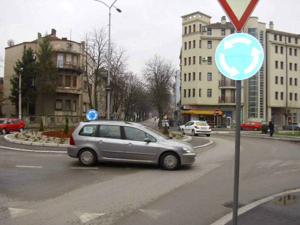 Maskirani Leskovčani šipkama prebili Nišliju u centru grada: Pretučeni geometar završio u bolnici sa frakturom lobanje i povredom abdomena! Razlozi šokantni!