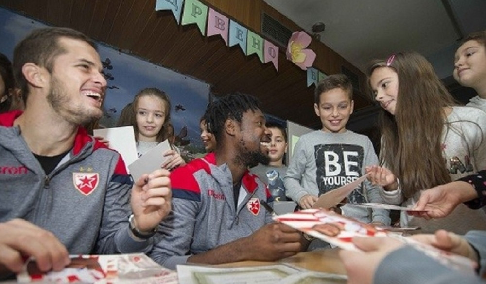Boaći i Čaušić oduševili osnovce, deca stajala u redu za autograme (FOTO)
