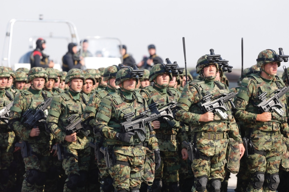 Srpski vojnici žestoko kažnjeni zbog Božićne pesme (VIDEO)