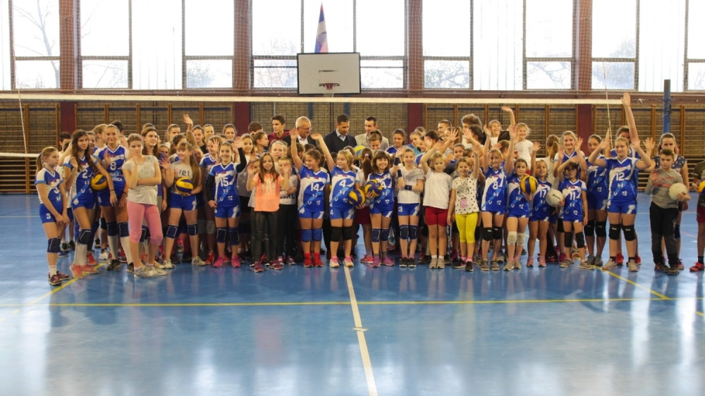 Udovičić na otvaranju sportske hale u Kuli, donacija u Sivcu