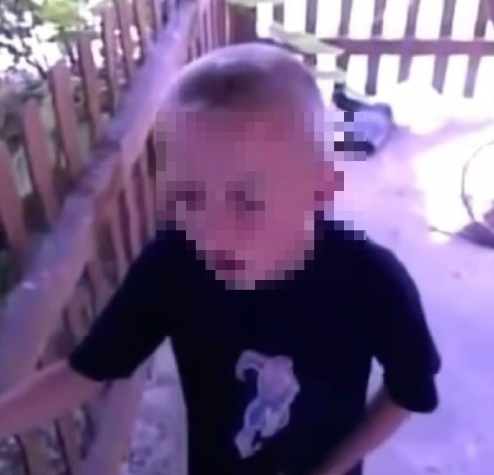 Ljudi su osudili "TATU KOJI P*CA MAMU", a ne onoga ko je sve to snimio i podelio (VIDEO 18+)