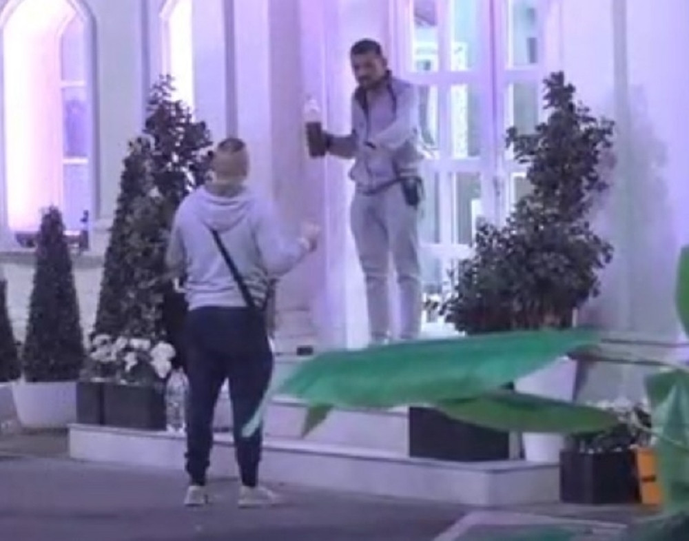 Bora izmetom polivao Brendona! Smrad se širi Zadrugom! (VIDEO)