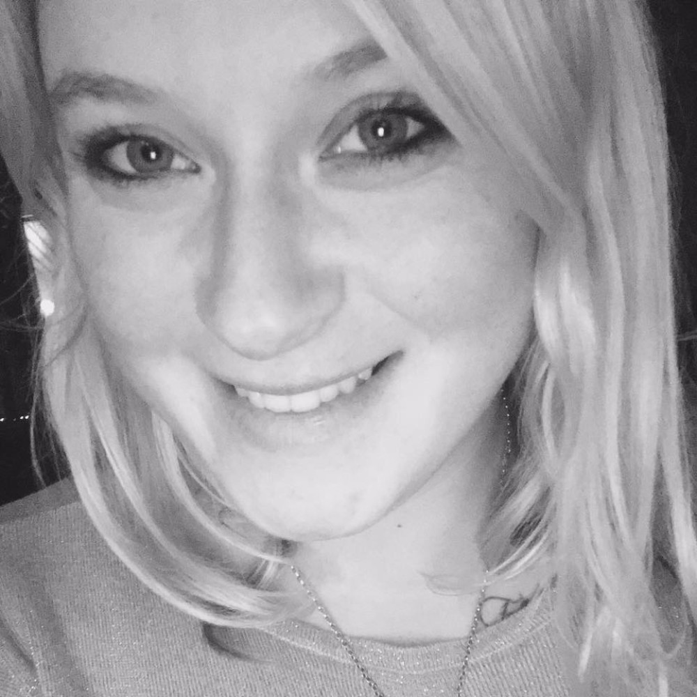 Jana (25) otišla na operaciju jer su je ISMEVALI, došlo je do komplikacija, a onda je UMRLA na dan kada je trebalo da bira VENČANICU