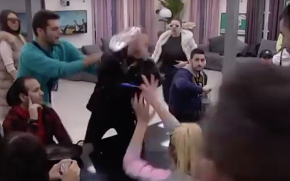 Đoganijeva iz sve snage nasrnula na cimerku, obezbeđenje odmah reagovalo!