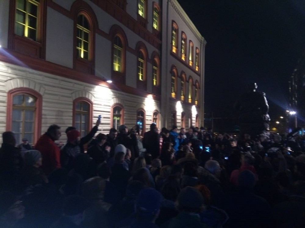 Protest Đilasove opozicije obeležili incidenti, dreka, urlanje i vređanje Vučića (FOTO)