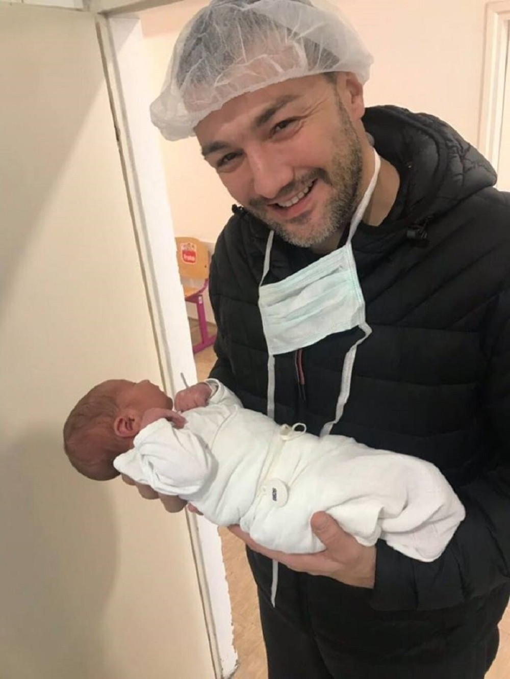 Prva slika sina Vlade Mandića! Rukometaš se ne odvaja od bebe i supruge! (FOTO)