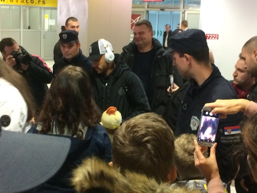 PSŽ u Beogradu, na aerodromu pomama za Nejmarom! Selfije sa Brazilcem Beograđani će pamtiti do kraja života! (FOTO)