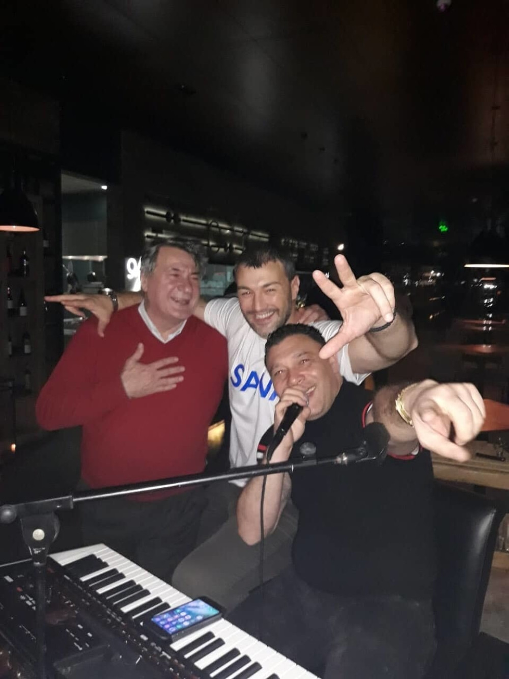 Ovako Vlada Mandić slavi Savin dolazak! 3 dana ludila! Ima bogatstvo i ne krije (FOTO)