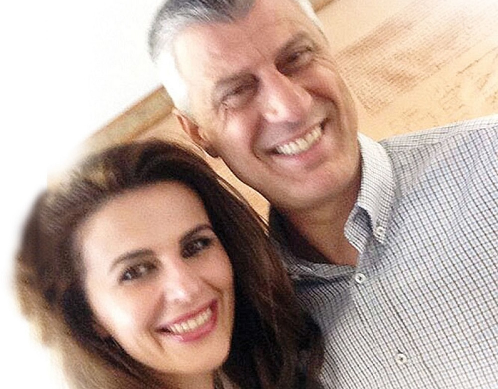 Pred OVOM ŽENOM kleče Tači i Haradinaj, a ona VLADA KOSOVOM direktno iz Amerike!