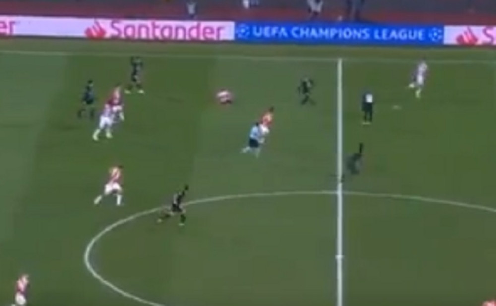 Zvezda oštećena kod pogotka Kavanija?! Procenite sami... (VIDEO)