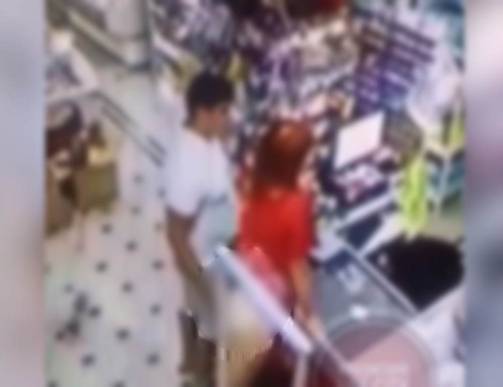 Muškarac i žena se uspalili,pa rešili da imaju se*s u MARKETU! Ona je preuzela GLAVNU ULOGU, a naišao je i KASIR (VIDEO 18+)