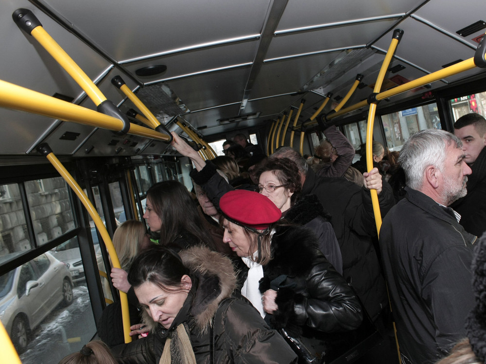 Danas ćete svi sigurno u gradskom prevozu gledati u pod, EVO I ZAŠTO!