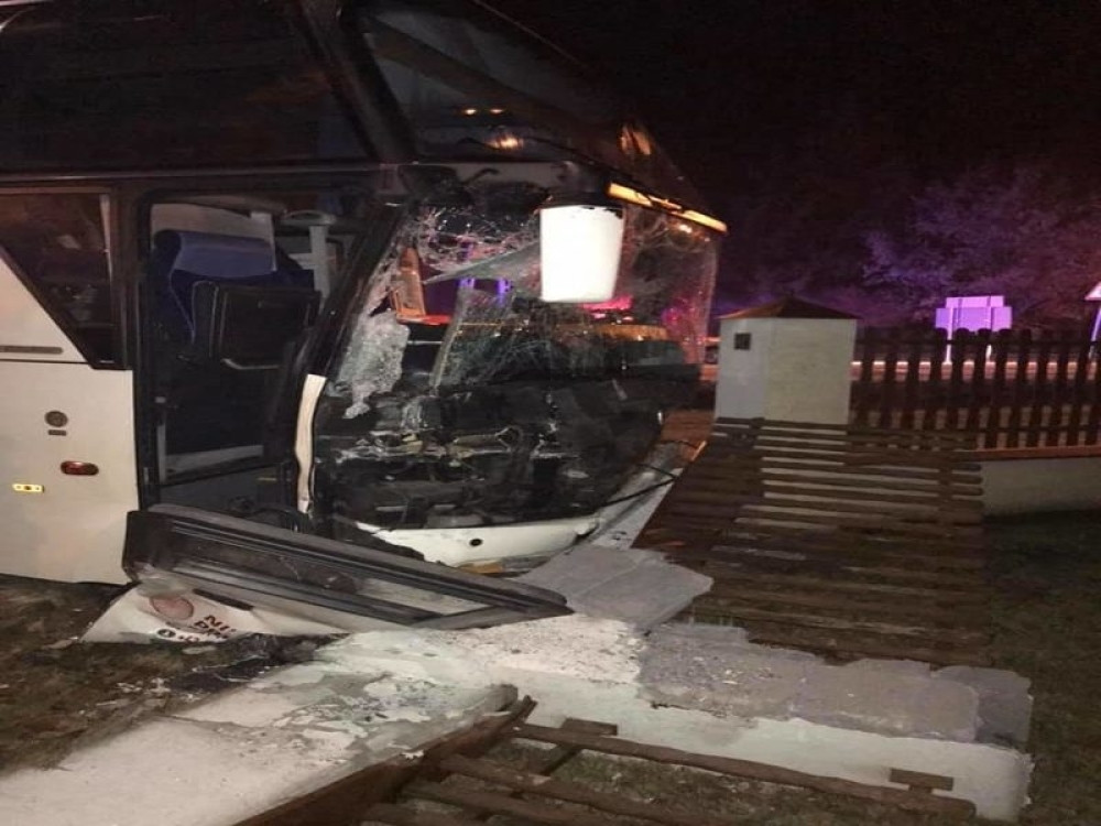 Autobus iz Srbije se sudario sa minibusom, veliki broj POVREĐENIH! (FOTO)