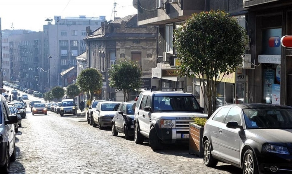 Mirko zatekao grafit na kući u Zemunskoj zbog kojeg je odmah morao da napusti rodni grad! (FOTO)