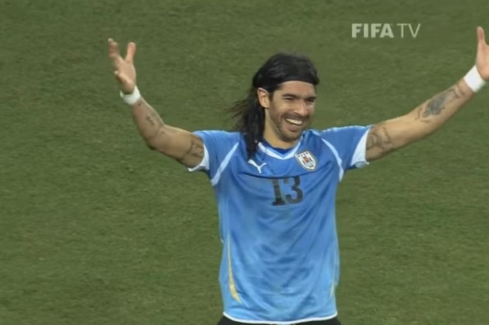 On je najveći LUDAK SVETSKOG FUDBALA, evo šta je sad uradio! (VIDEO)