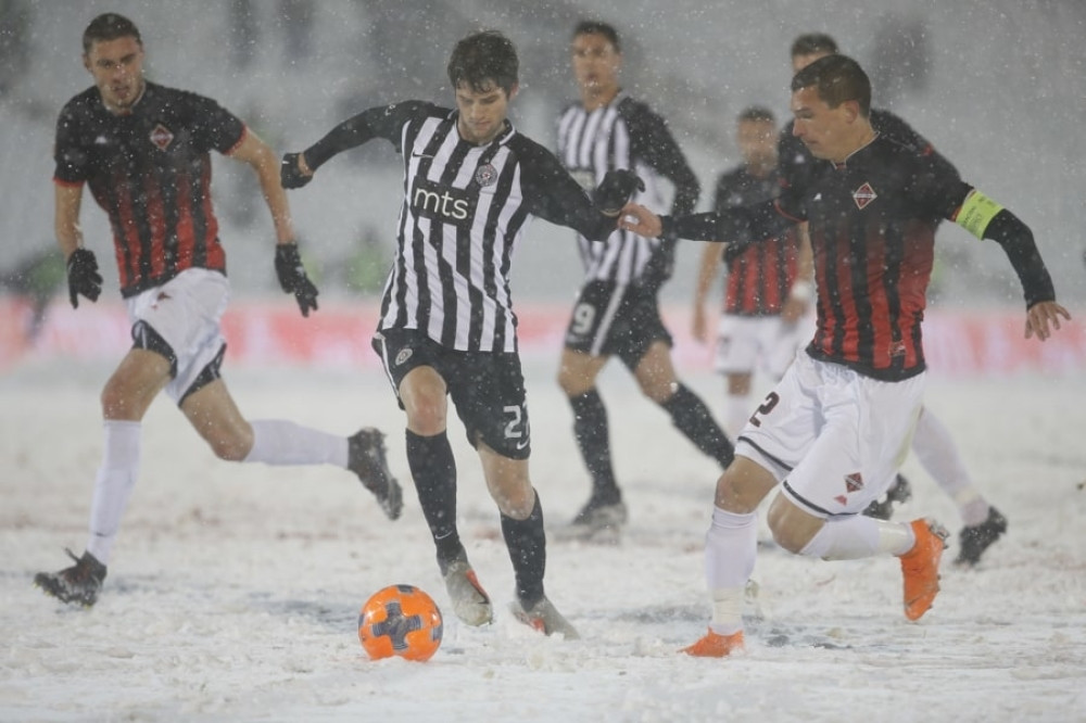 Nije bilo golova, ali snega SAMO TAKO! Partizan sa igračem manje nije uspeo DA SLOMI MAČVU! (FOTO + VIDEO)