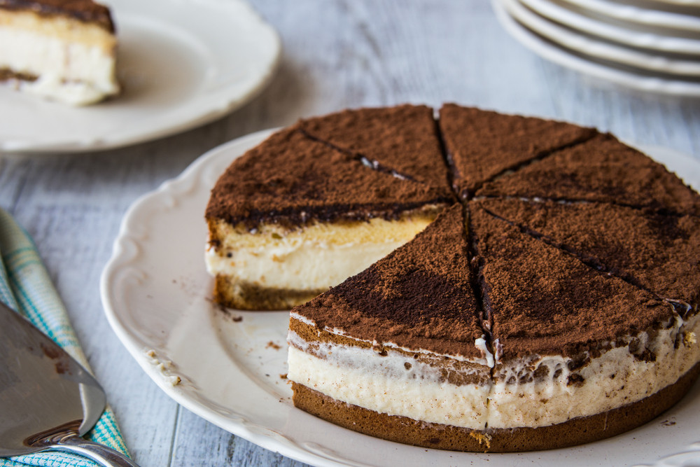 Najbrži i najlepši kolač ikada od samo dva sastojka: Kremast, sočan i postan! Obožavaćete ga!