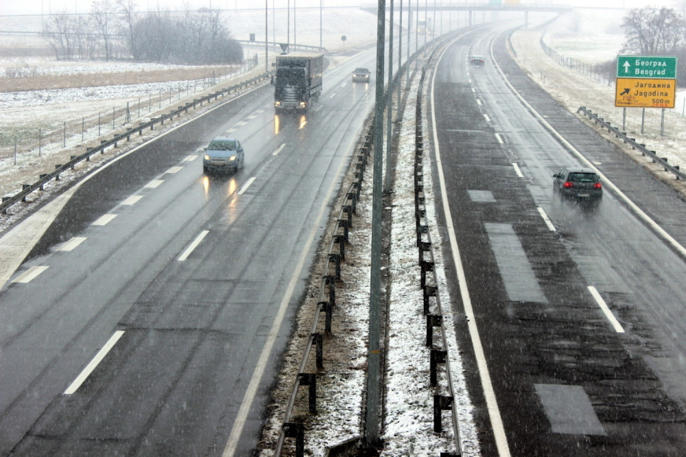 Muškarac (31) iz Petrovca na Mlavi MRTAV PIJAN vozio u suprotnom smeru na auto-putu