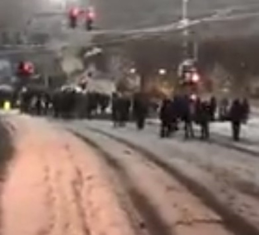 Pristalice opozicije urlale Beogradom i PROZIVALE BARBARU ŽIVOTIĆ! Izgovarali razne gadosti!