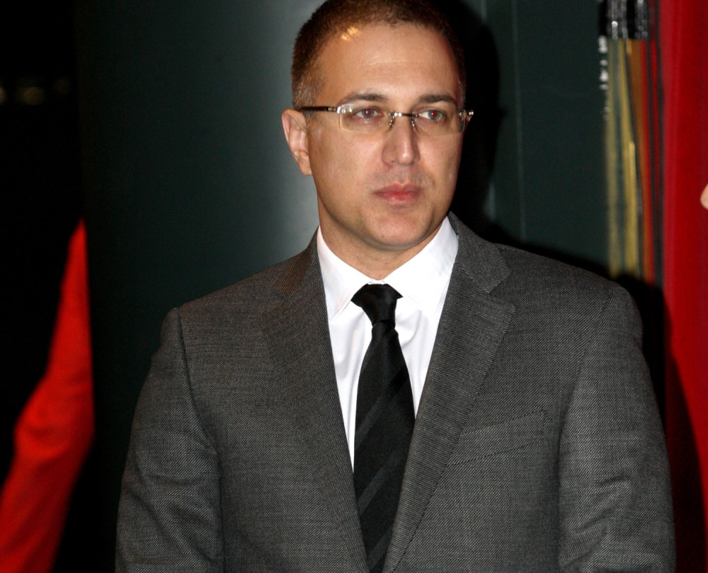 Kriminalci pokušavaju da iskoriste političare da sklone ministra i sekretarku!