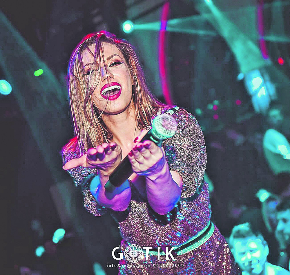 Atraktivne pevačice zapalile "Gotik"