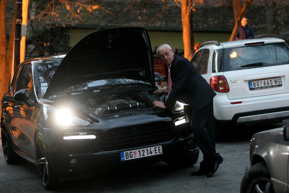 Folker pošizeo zbog automobila od 100.000 evra!