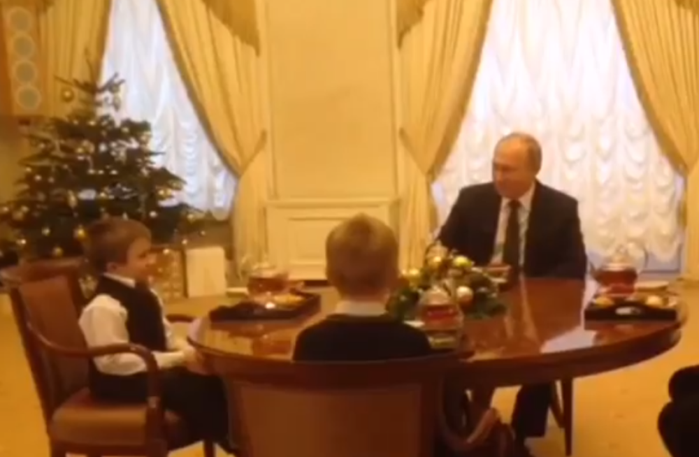 Nestvarno dirljiv gest Vladimira Putina! Predsednik Rusije ispunio neobičnu želju bolesnom dečaku (VIDEO)