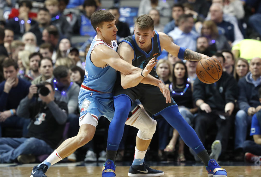 U razgovoru za "Glas Amerike", Luka Dončič je pričao o svojoj prvoj sezoni u najjačoj ligi ali i o nagradi za rukija sezone.(VIDEO)