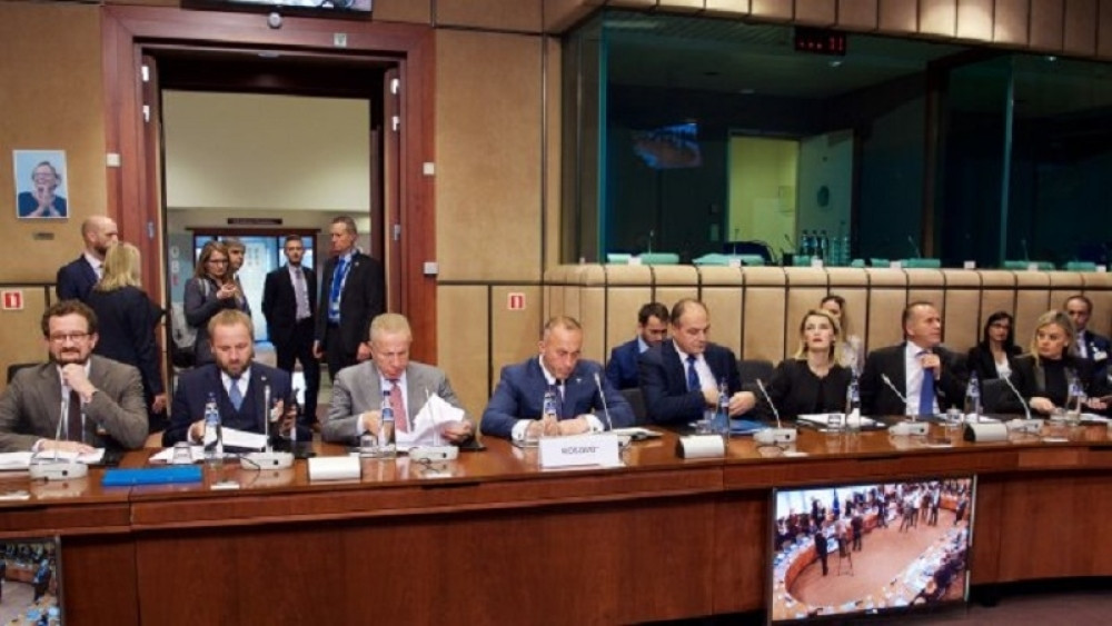 Bez njih nema ni "države" Kosovo! Dve svetske sile pružaju Srbiji podršku, a protiv ovih džinova se niko ne usuđuje DA KRENE!