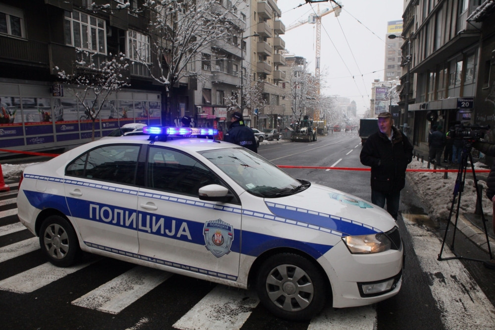 Miroslav hteo da rastera grupu muškaraca, ali je pokosio svog prijatelja i nabio ga na drvo!