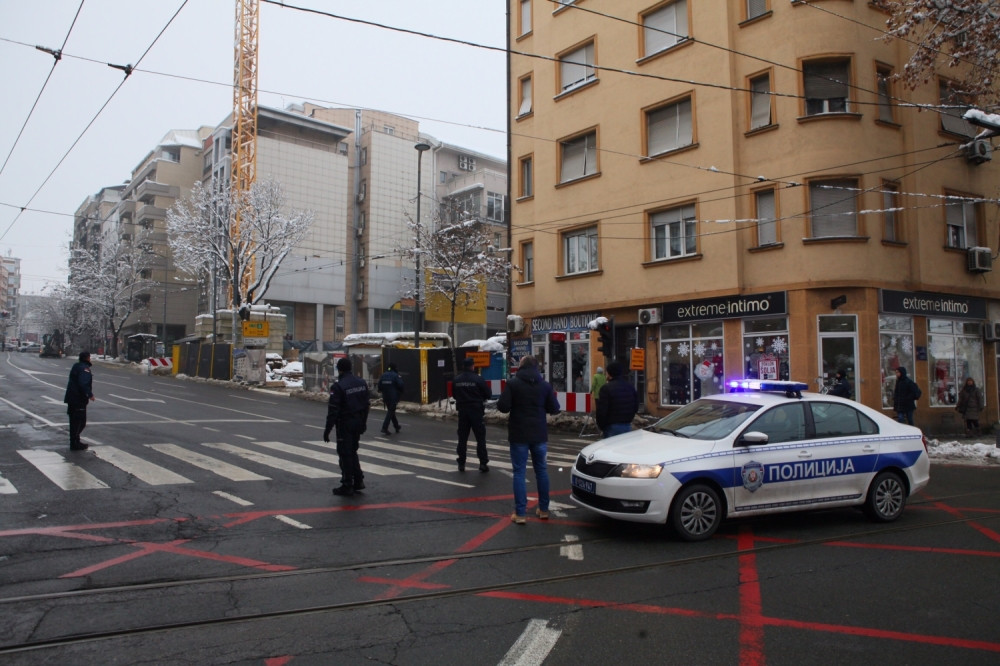 Tukao ženu i dete, lomio stvari po kući, a kada je došla policija tek je nastao haos?!