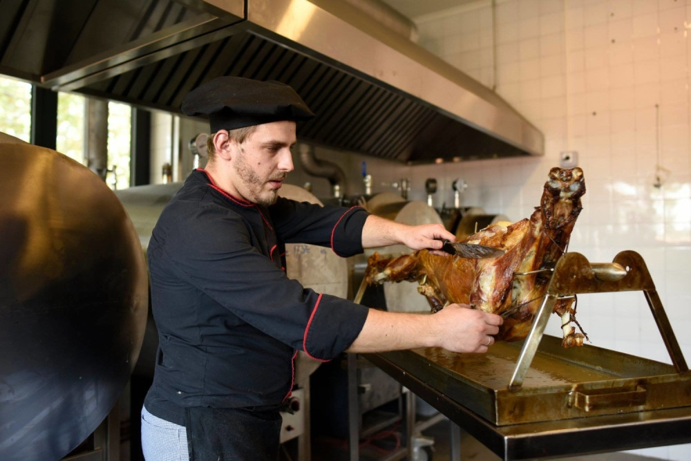 Ispratićemo goste zadovoljne i punih stomaka!