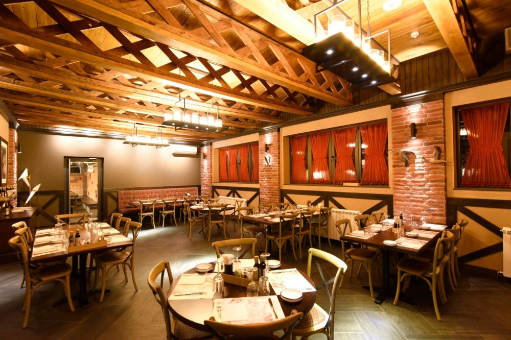 Pevam u najboljem restoranu zaljubljenim ljudima!