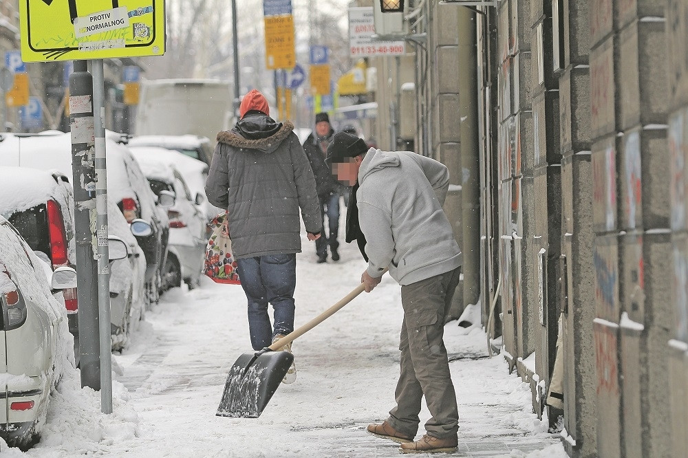 Beograđani lome zglobove, potkolenice, kukove... Ortopedi imaju pune ruke posla!