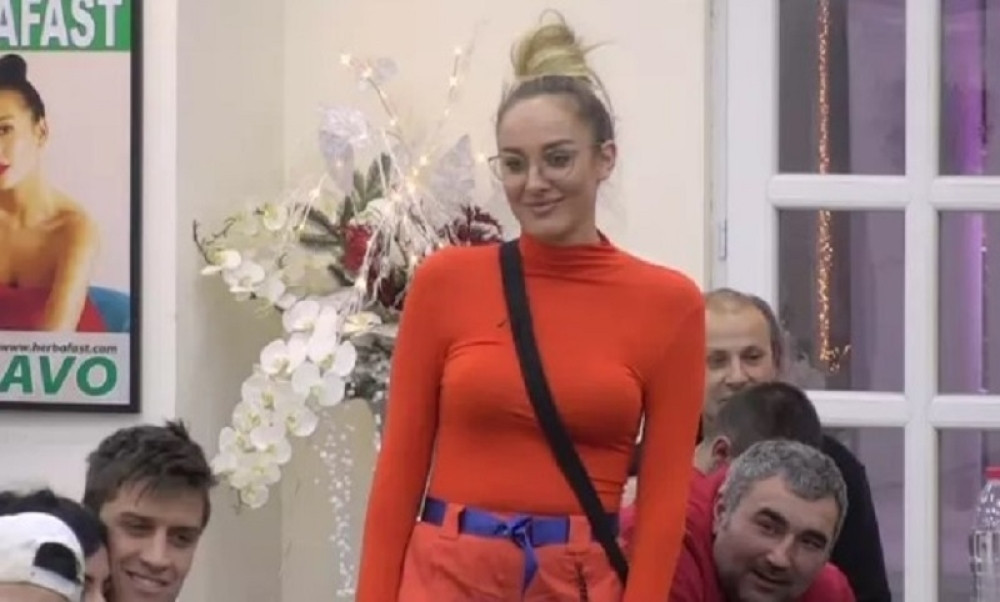 Luna Đogani poljubila novog OŽENJENOG! Nova romansa na vidiku?! (VIDEO)