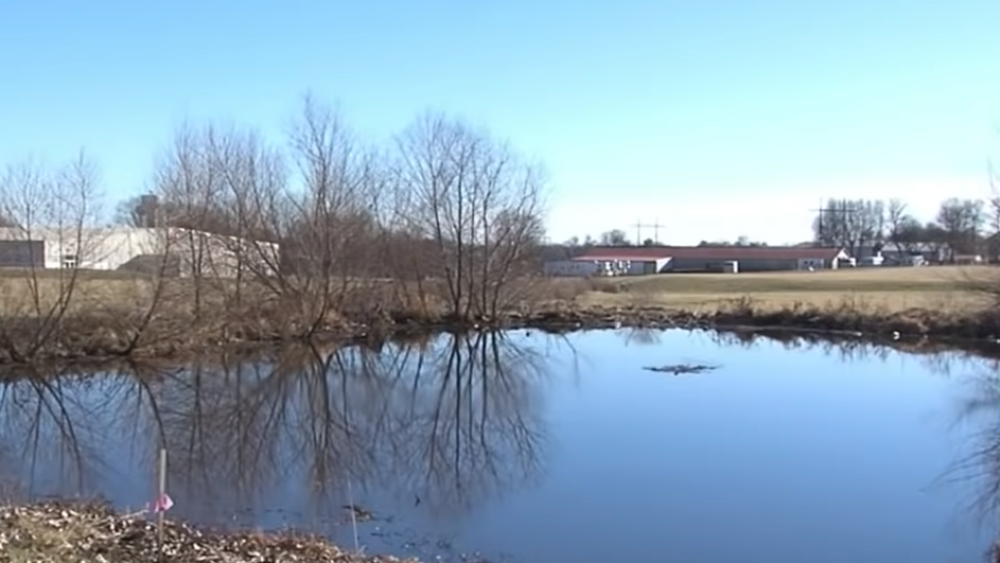 Mladić upao u vodu dok se umivao, drug skočio da ga spase, ali su sekund kasnije obojica nestala!