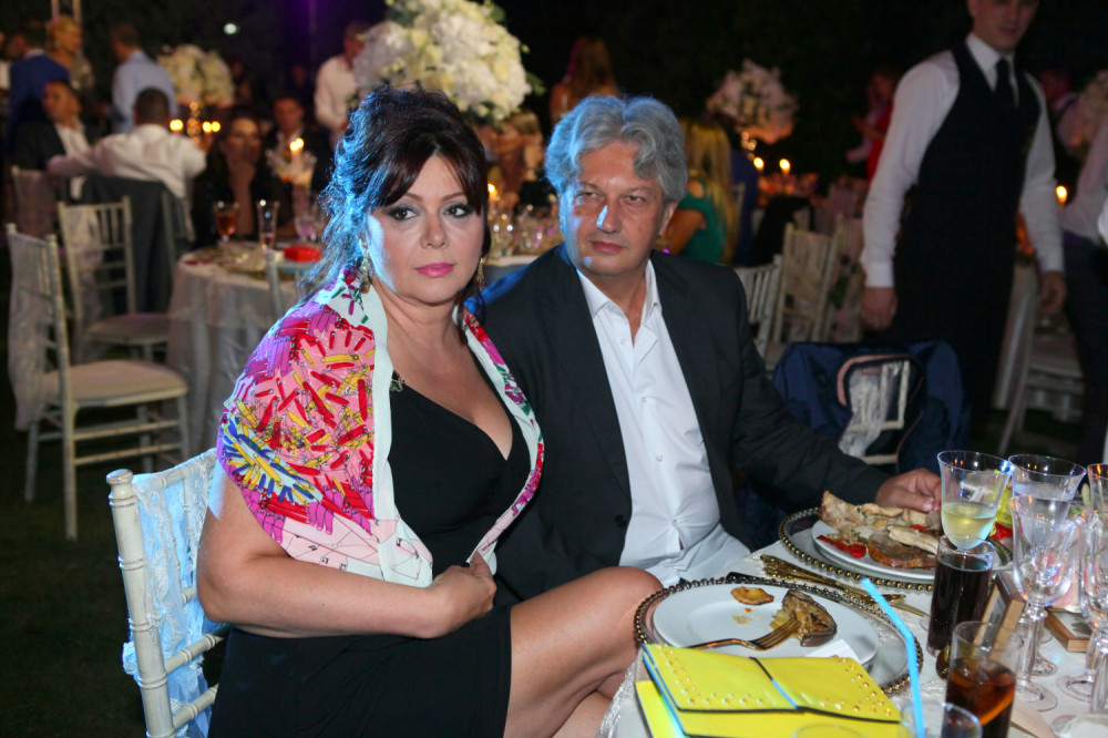 Marićeva žena pokazala sina jedinca! Ovako on uživa zajedno sa devojkom!