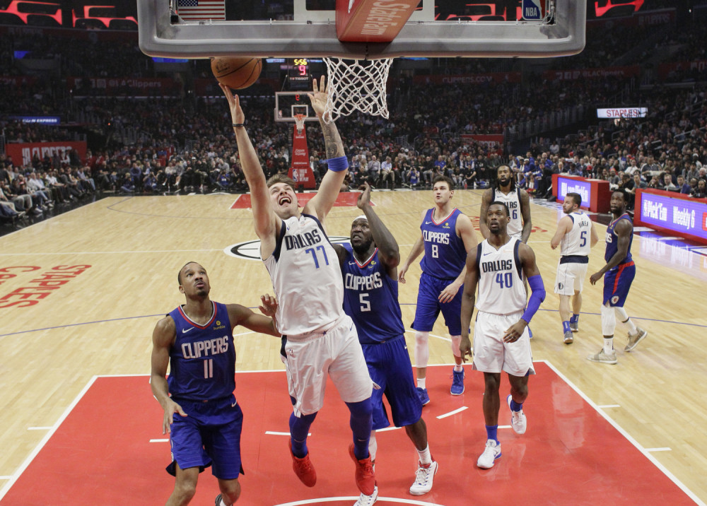Klipersi jači od Dalasa! Teo s klupe gledao Dončićev PLES, Bobi igrao na "kašičicu" (VIDEO)