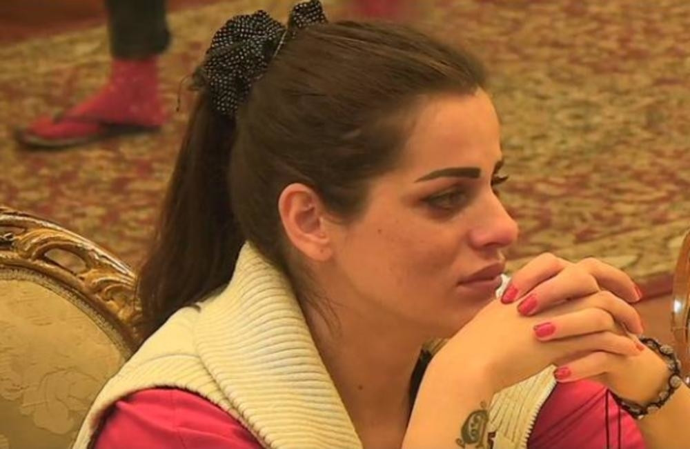 Dini Galorini bebu nije napravio Mladen?! Sa ovim poznatim pevačem se kre*ala dok je bila van rijalitija?!