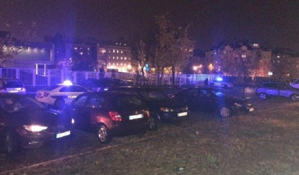 Devojke u bundama vrištale oni se krvnički tukli na ulici (VIDEO)